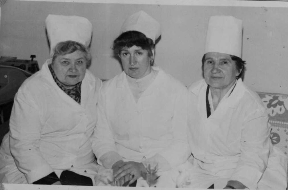 Медсестры Колоницкая Н.М., Денисенко С.Л., Соболевская А.А. (слева направо),  1991 год