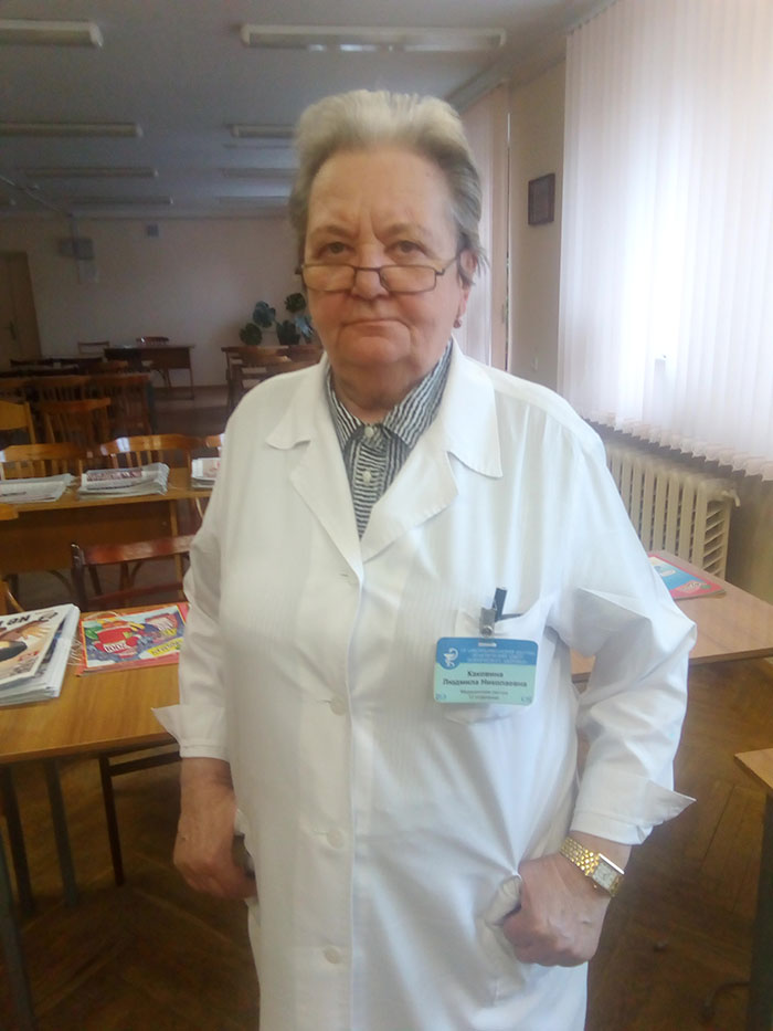 Медсестра  Каковина Людмила Николаевна, работает в больнице с 1958 года по настоящее время