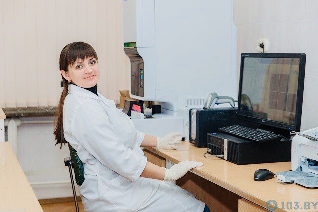 Врач лабораторной диагностики Кульчинская Анна Степановна работает на гематологическом анализаторе XN-1000